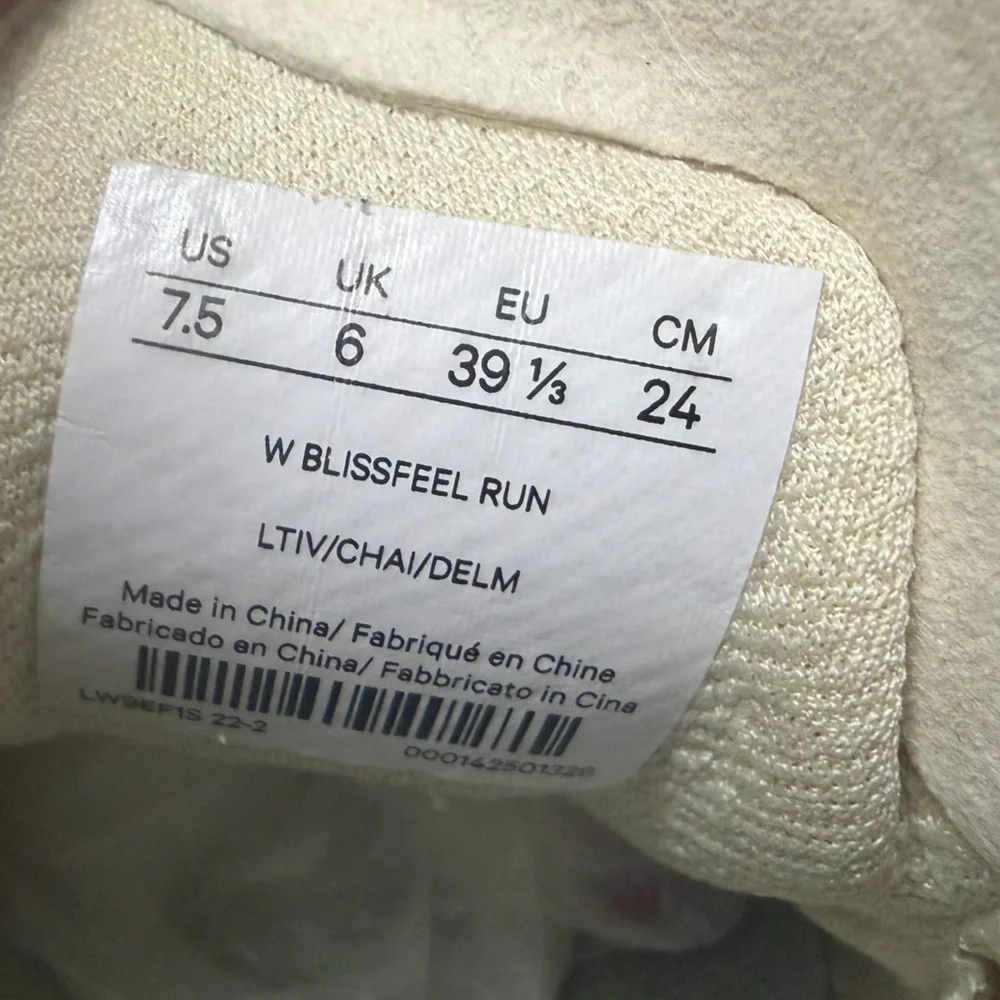 lululemon athletica Women's Cream and‎ Purple Athletic Shoes Size 7.5